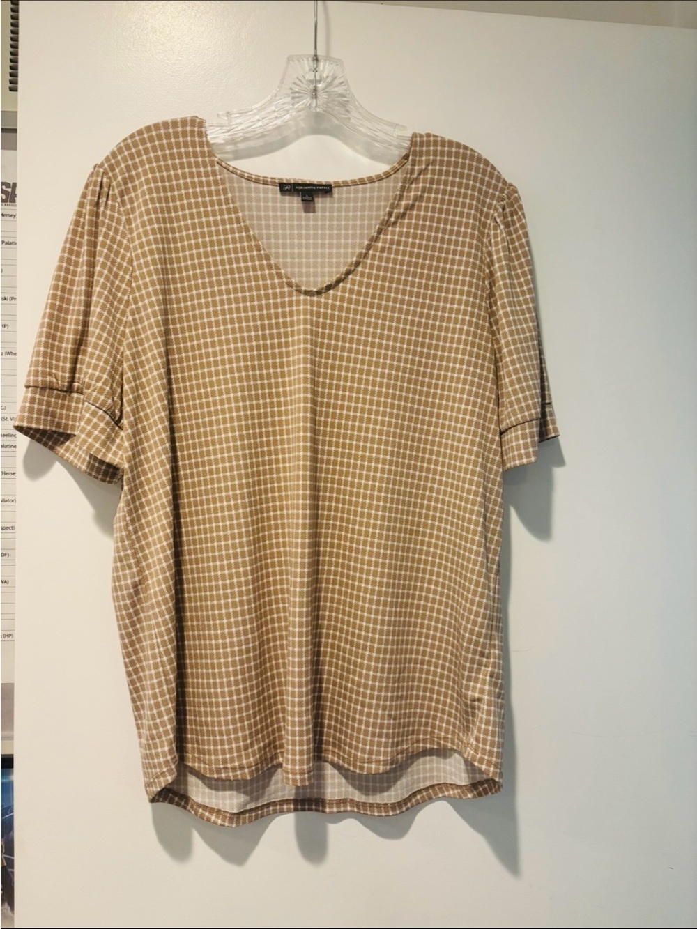 ADRIANNA PAPELL, V-Neck Check Tee - Beige, Size Large